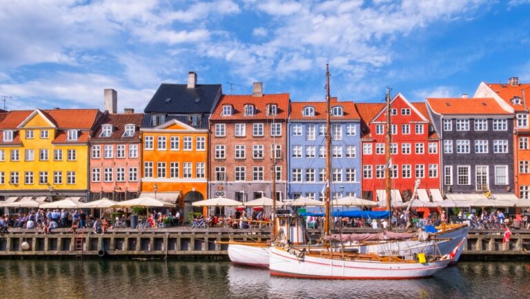 The colorful and picturesque atmosphere of Nyhavn