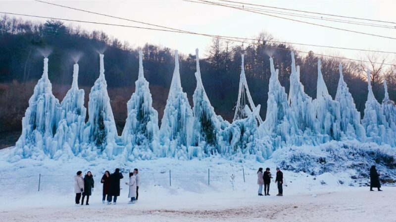 Chilgapsan Ice Fountain Festival, South Korea. (Photo: visitkorea.or.kr)