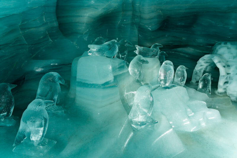 ประติมากรรมน้ำแข็งที่ Ice Palace จุงเฟรา สวิตเซอร์แลนด์ (รูปภาพ: iStockphoto)