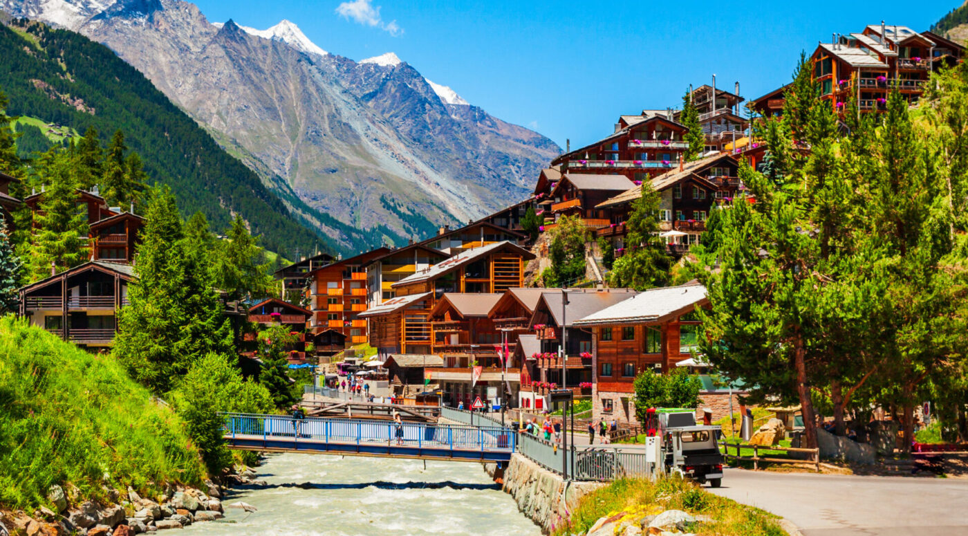 ทิวทัศน์ของบ้านเรือนใน Zermatt สวิตเซอร์แลนด์ (รูปภาพ: iStockphoto)