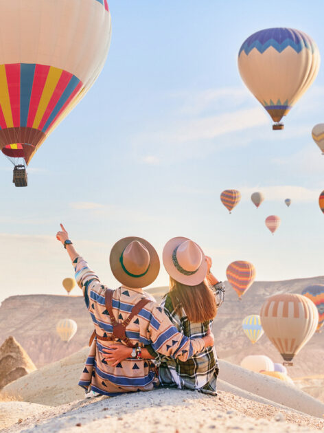 Beautiful scenery with balloons in Cappadocia (Photo: iStockphoto)