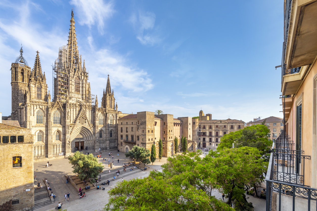 Discover the outstanding works of Antoni Gaudi in Barcelona - Sawasdee