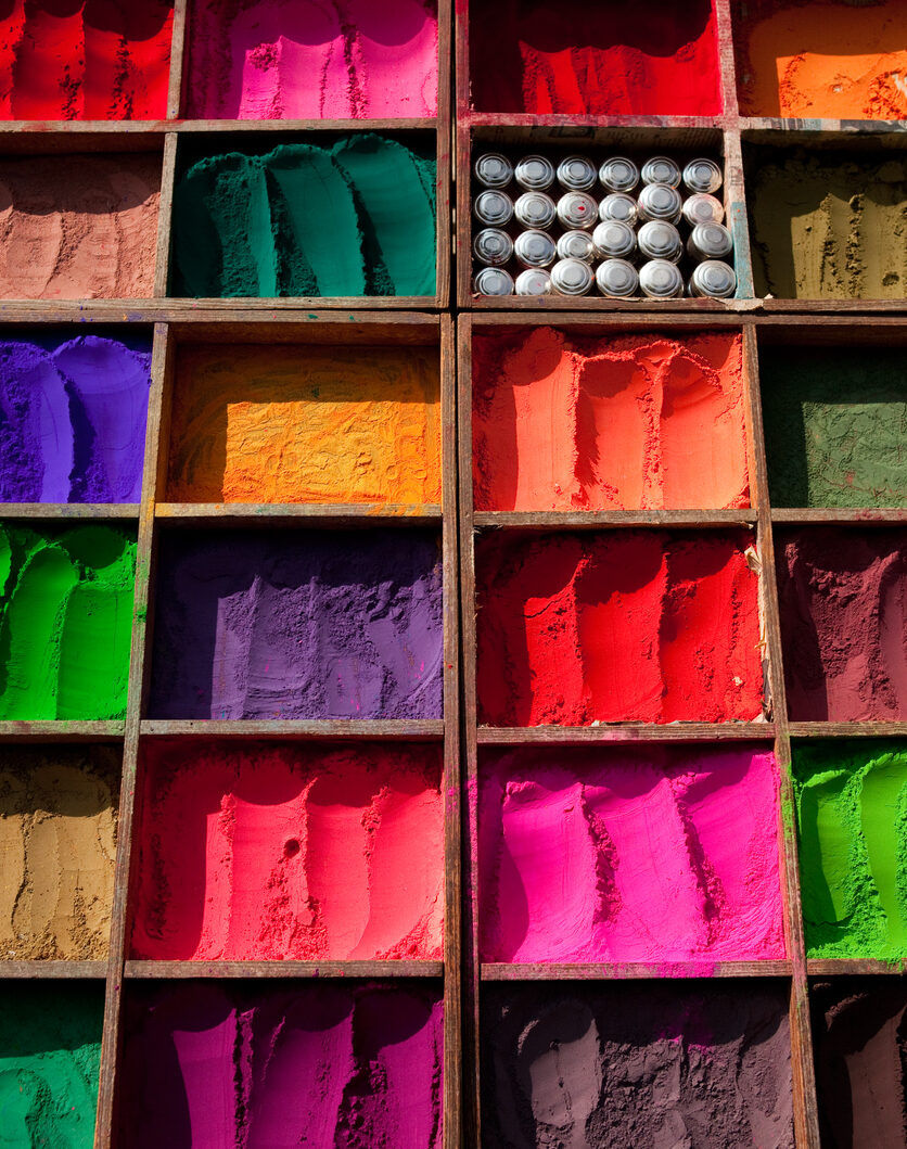 ถาดบรรจุผงแป้งสีสำหรับเทศกาลโฮลี (รูปภาพ: iStockphoto)