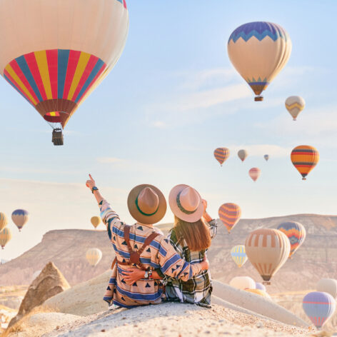 บอลลูนหลากสีเหนือเมืองคัปปาโดเชีย (รูปภาพ: iStockphoto)