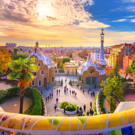 ทิวทัศน์ของเมืองบาร์เซโลนาที่มองจาก Park Güell (รูปภาพ: iStockphoto)