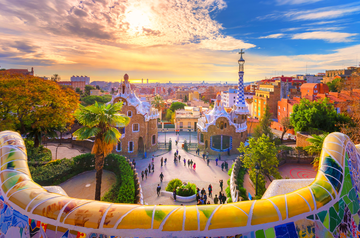 ทิวทัศน์ของเมืองบาร์เซโลนาที่มองจาก Park Güell (รูปภาพ: iStockphoto)