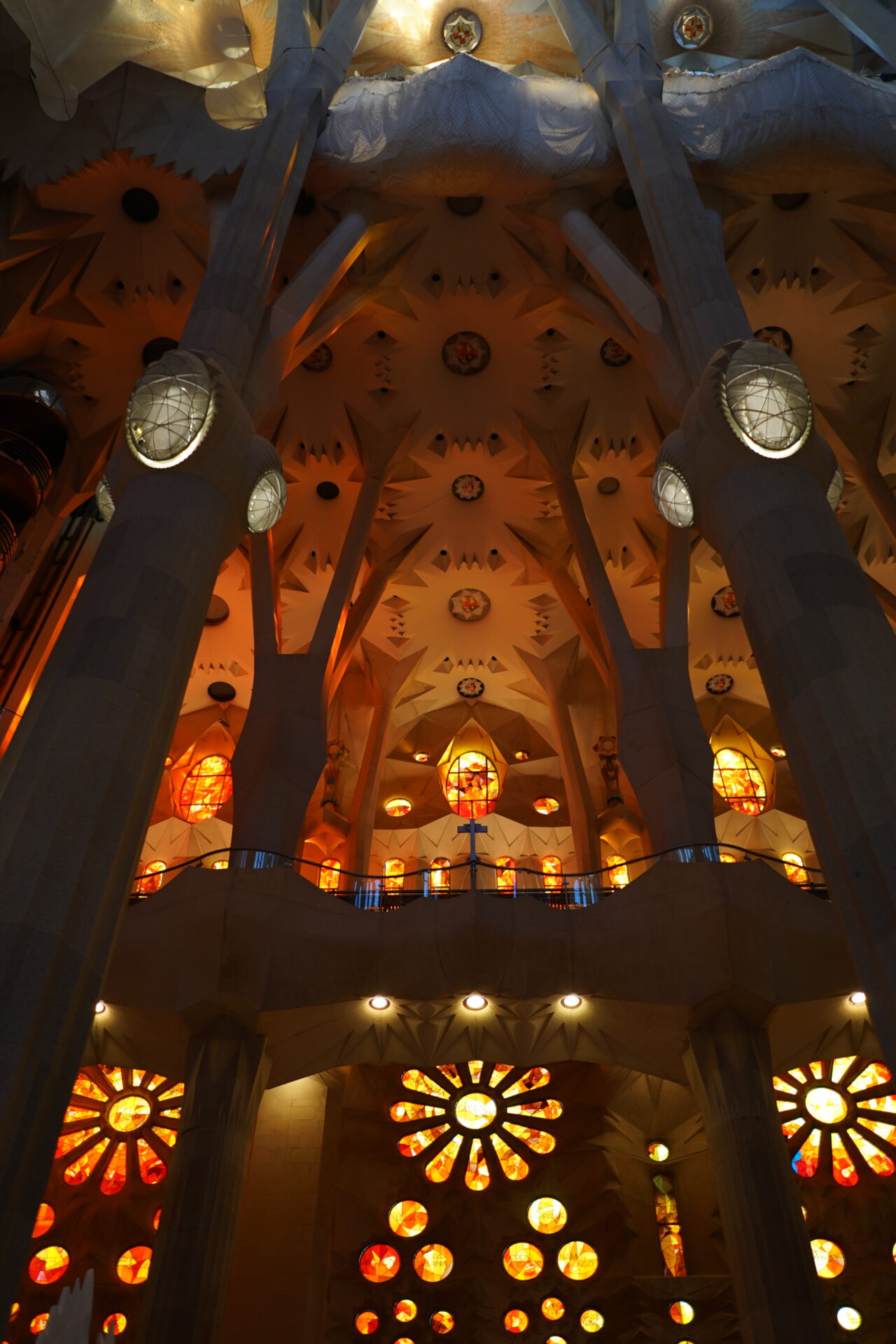 การตกแต่งด้านในอันงดงามของ Sagrada Familia (รูปภาพ: Anya C.)