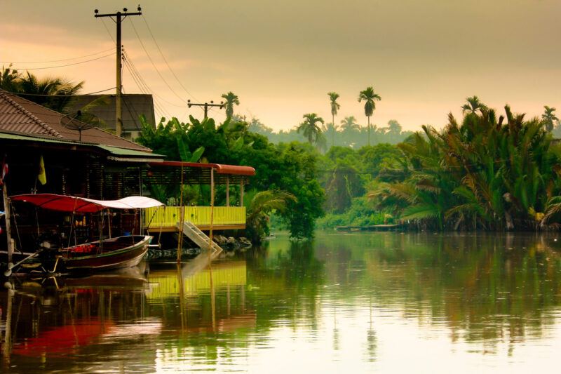 Amphawa Canal in the morning (Photo: iStockphoto)