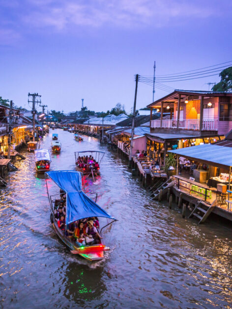 Atmosphere of Amphawa floating market in the evening. (Photo: iStockphoto)