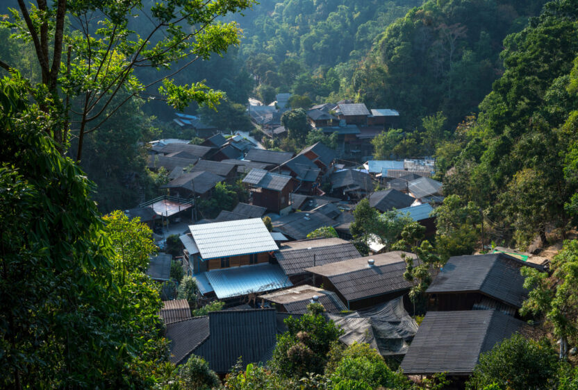 Atmosphere of Ban Mae Kampong amidst green valleys (Photo: iStockphoto)