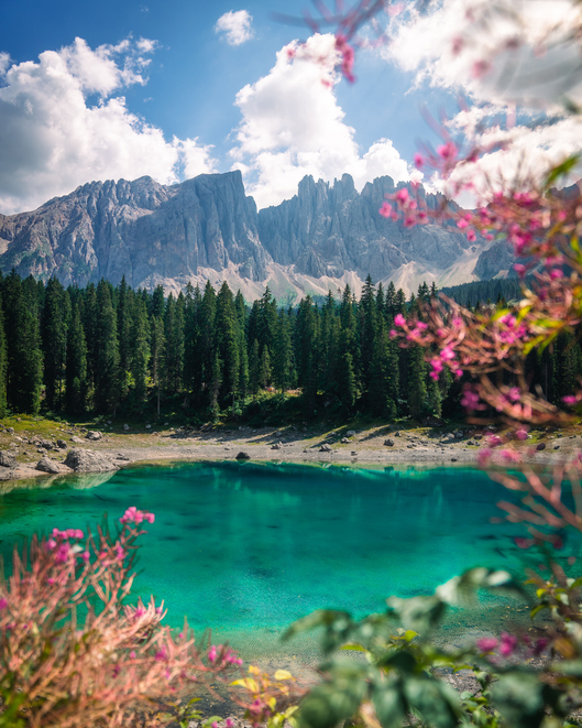 The scenic alpine lake Carezza against the alpine mountains Dolomites (Photo: iStockphoto)