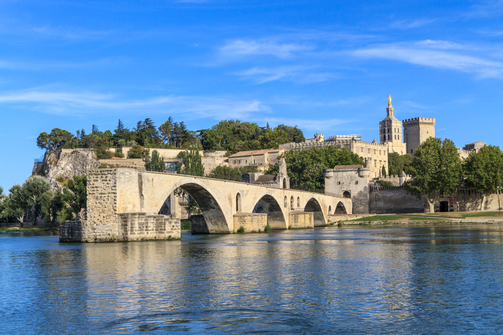 สะพานเก่าแก่ในเมือง Avignon (รูปภาพ: iStockphoto)