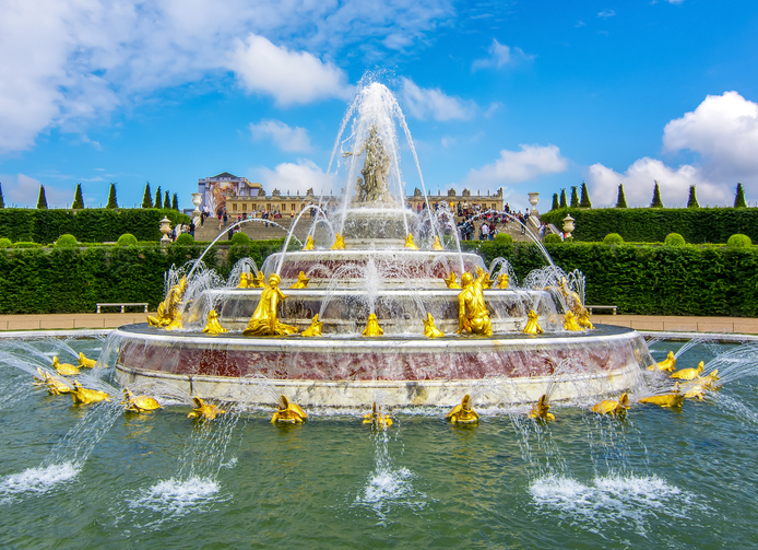 สวนและน้ำพุในพระราชวังแวร์ซาย Gardens and fountain of Versailles Palace