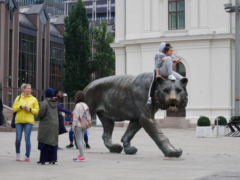 The Tiger is Oslo’s landmark sculpture located in front of the Oslo Central Station (Photo: Anya C.)