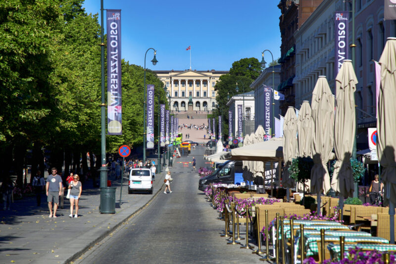 Karl Johans Gate ถนนสายช็อปปิง (รูปภาพ: iStockphoto)