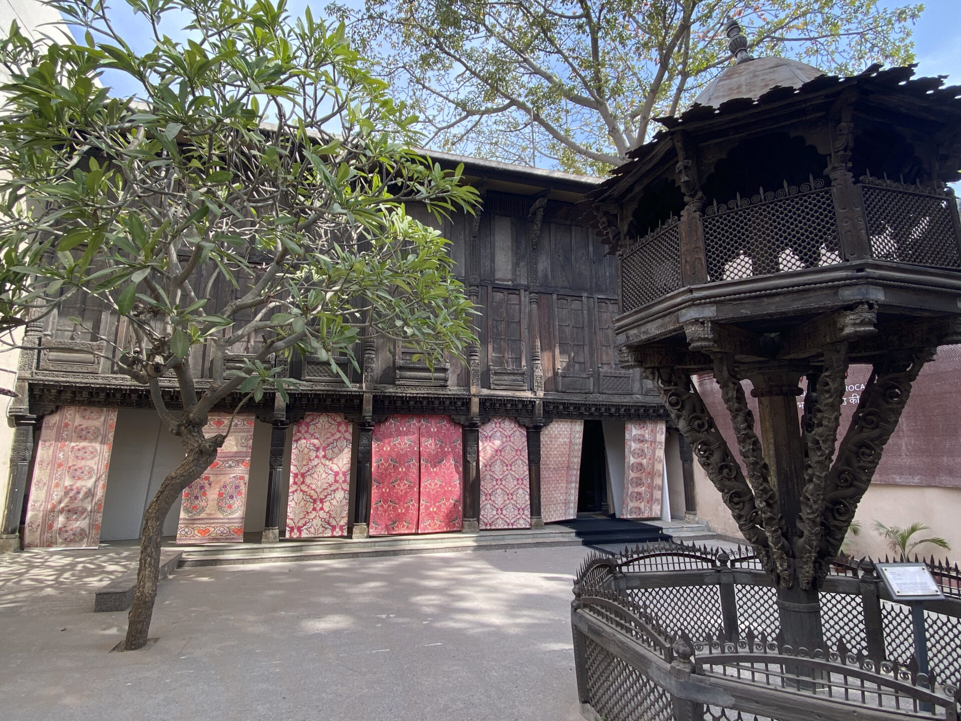visit-the-national-crafts-museum-new-delhi-and-shopping-guide-for