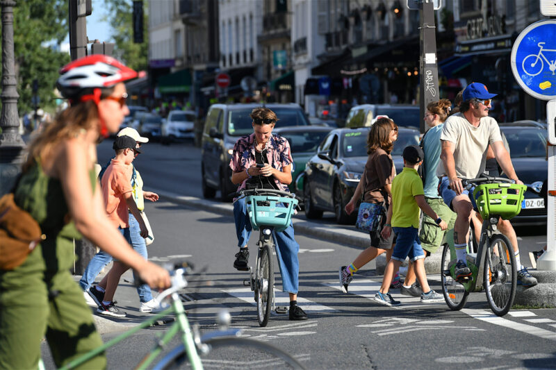 “Vélib' Métropole” bicycle rental (Photo Credit: iStockphoto)