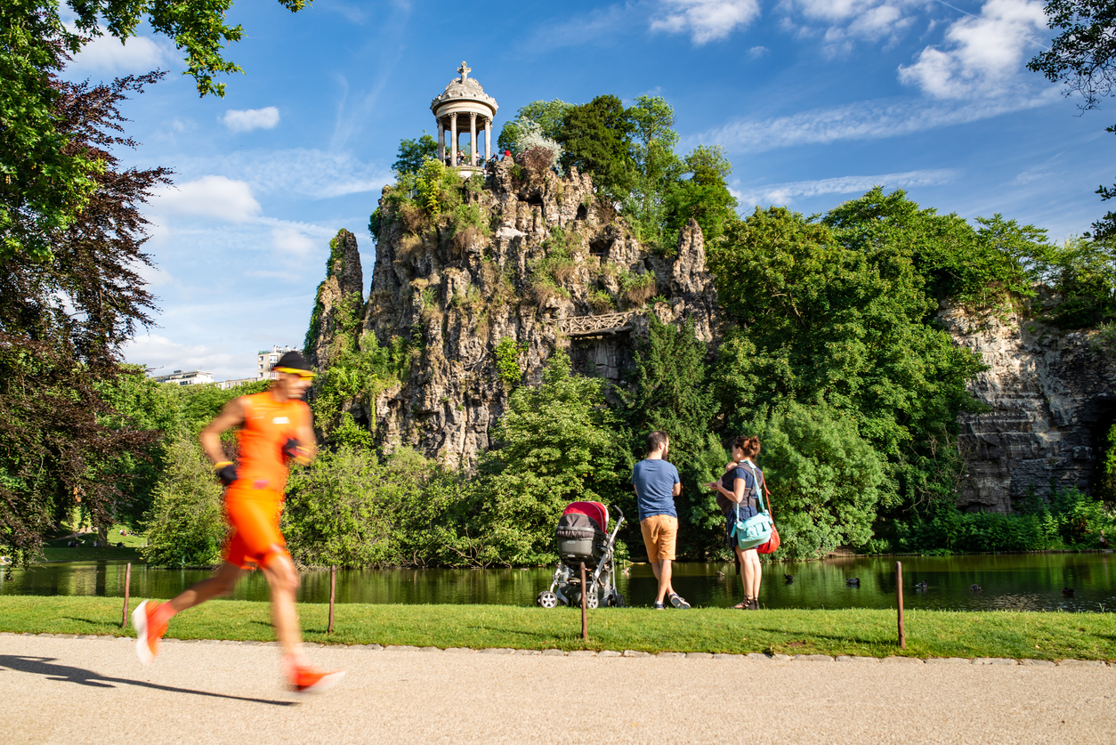 Buttes Chaumont Park (Paris 19th arrondissement) (Photo Credit: iStockphoto)