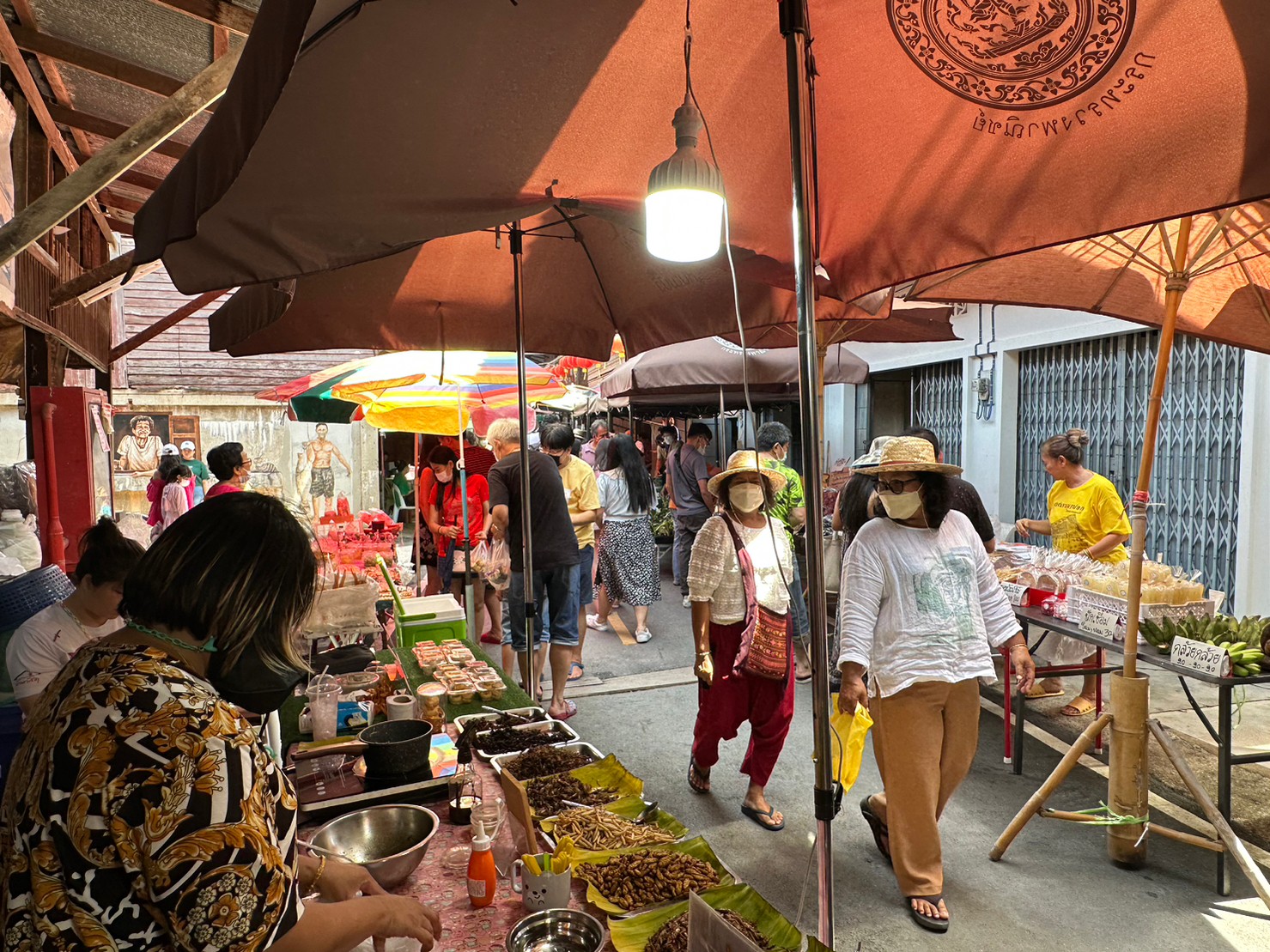 Kanom Plaek community market along Nong Bua canal (Photo Credit: Facebook: NongBuaChanthaburi)