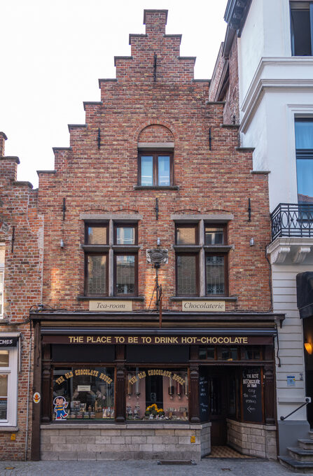 Lovely atmosphere inside The Old Chocolate House (Photo Credit: www.thetravelpockets.com)