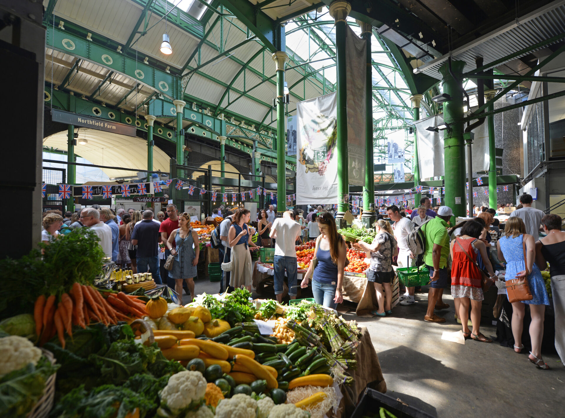 Atmosphere in Borough Market (Photo Credit: iStockphoto)