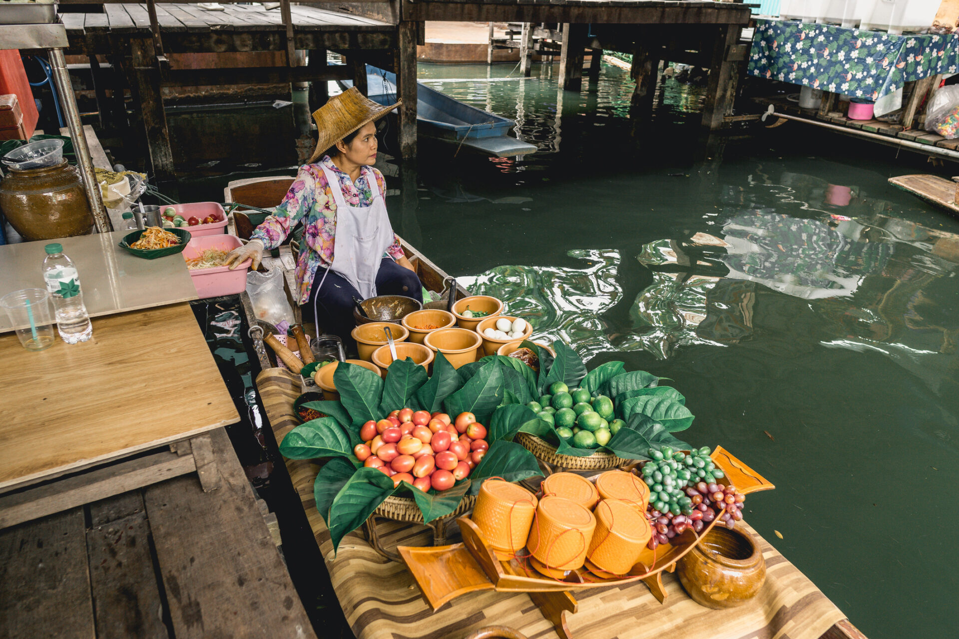 Boat vendors selling fruits and papaya salad. (Photo Credit: iStockphoto)