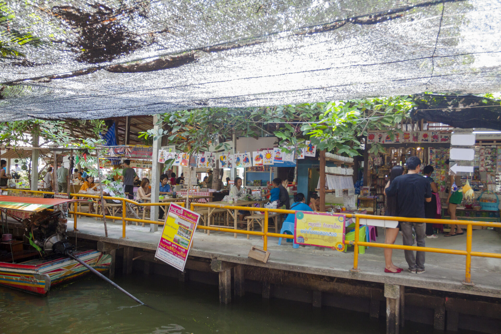 บรรยากาศตลาดน้ำสองคลองวัดตลิ่งชัน (เครดิตรูปภาพ: iStockphoto)