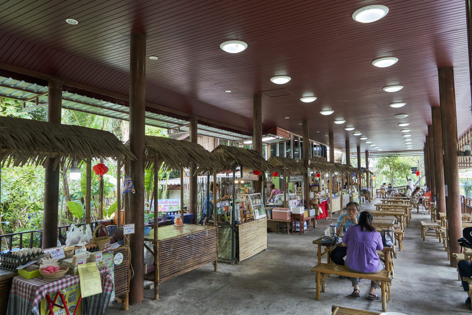 บรรยากาศตลาดน้ำสองคลองวัดตลิ่งชัน (เครดิตรูปภาพ: iStockphoto)