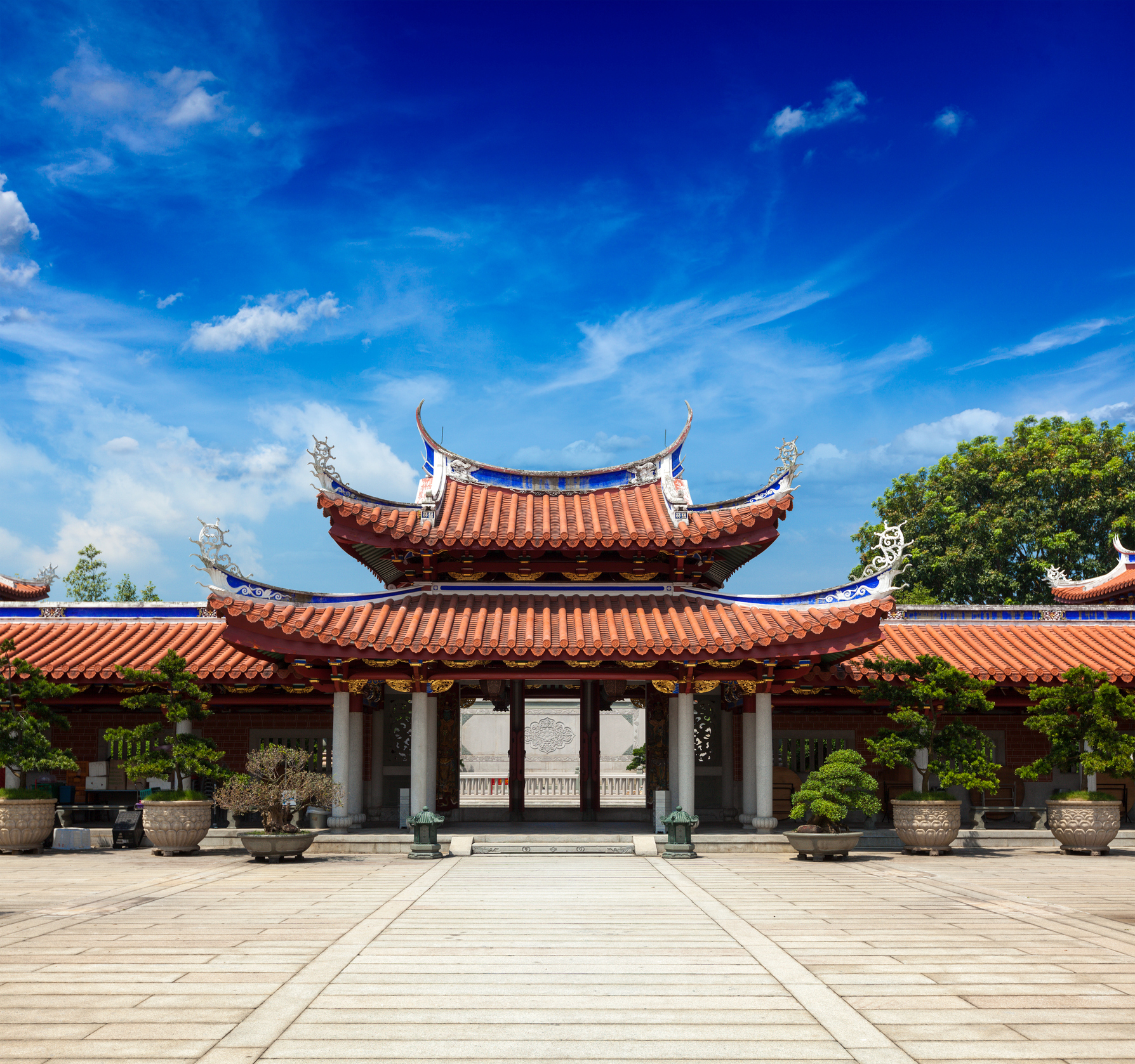 Lian Shan Shuang Lin Monastery (Photo Credit: iStockphoto)