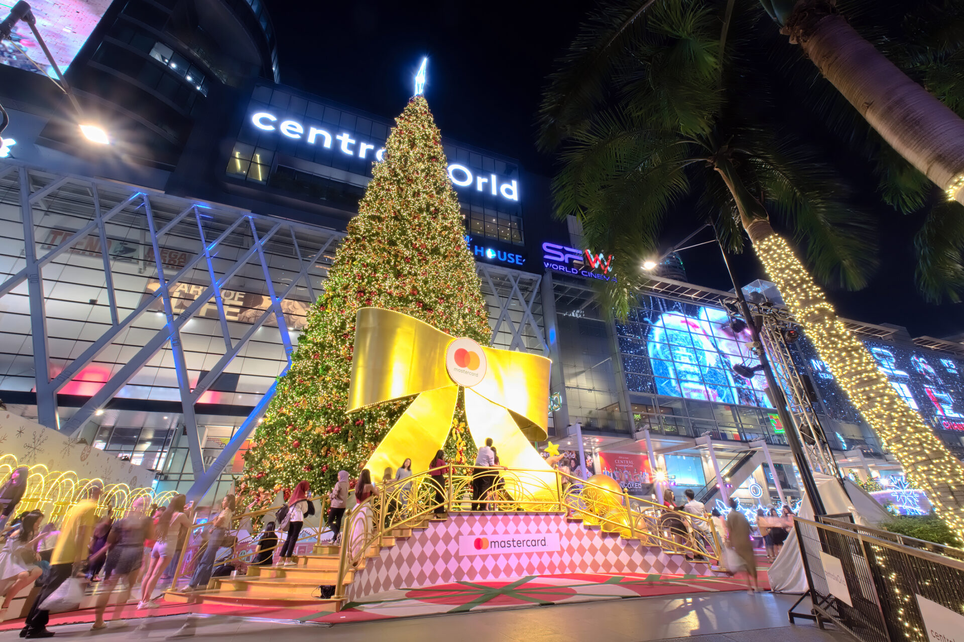 Experience the splendor of Christmas lights at Central World. (Photo Credit: iStockphoto)