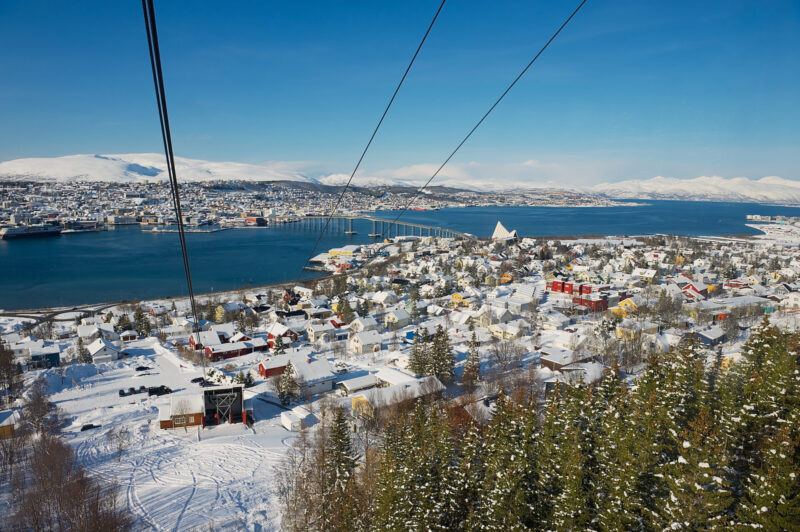 วิวทรอมโซแบบ 360 องศา ที่สถานีเคเบิลคาร์ Fjellheisen (เครดิตรูปภาพ: iStockphoto)