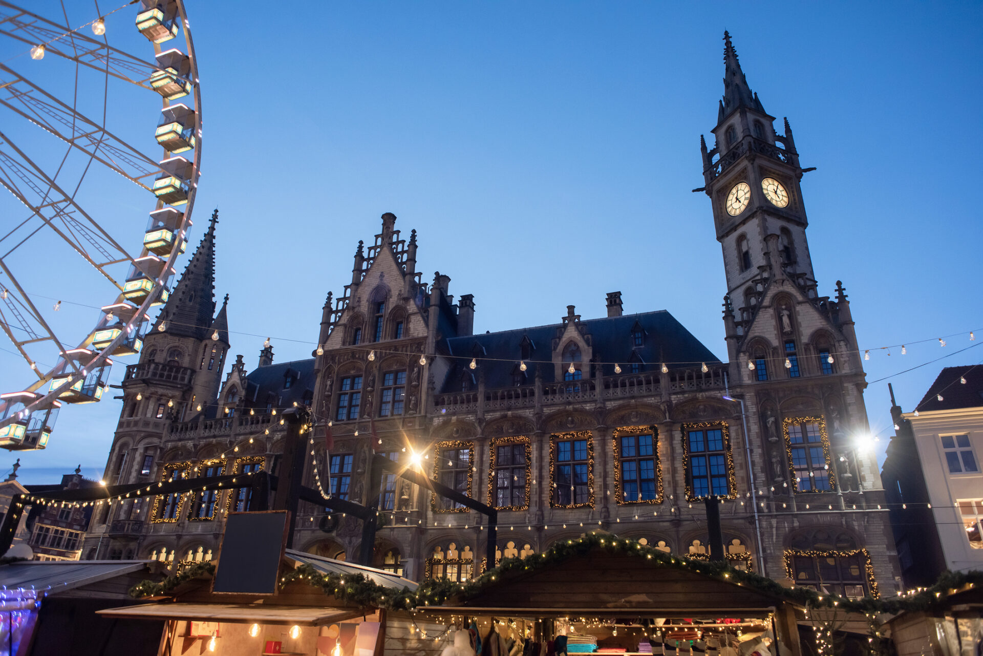 The Grand Soleil Ferris Wheel in the heart of the Christmas market (Photo Credit: iStockphoto)