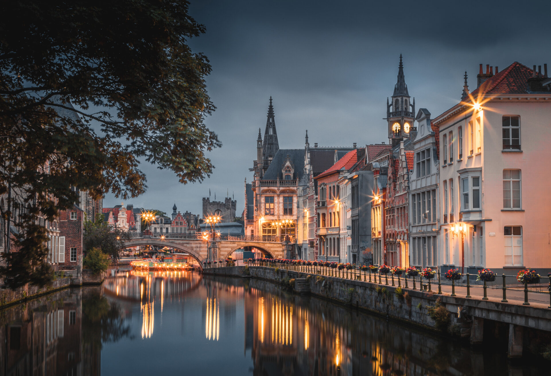 The atmosphere of Ghent at night (Photo Credit: iStockphoto)