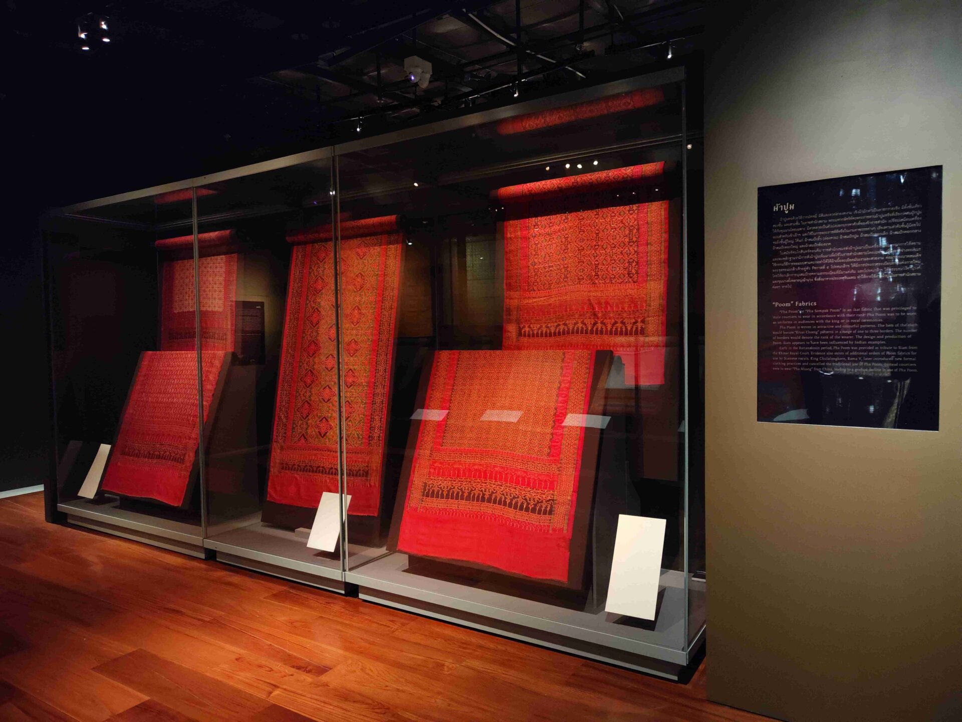 Royal Court Textiles of Siam Exhibition (Photo Credit: www.qsmtthailand.org)