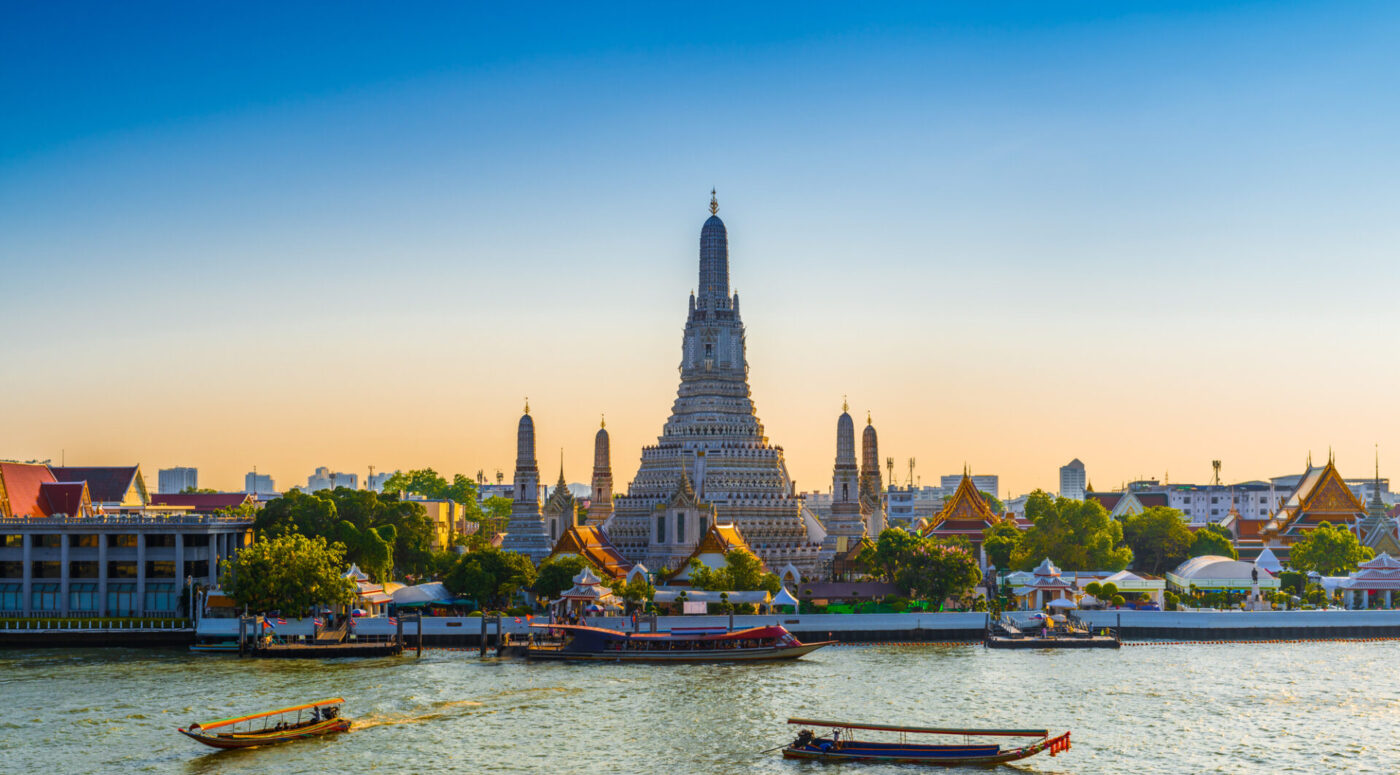 วัดอรุณ ริมแม่น้ำเจ้าพระยา (เครดิตรูปภาพ: iStockphoto)