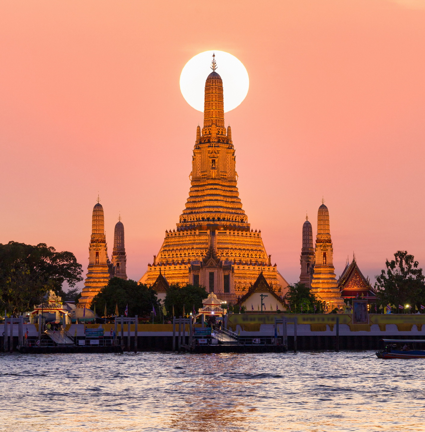 พระปรางค์วัดอรุณอันงดงาม (เครดิตรูปภาพ: iStockphoto)