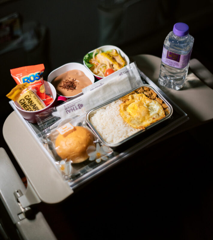 ข้าวกะเพราไก่ไข่ดาว (เครดิตรูปภาพ: Thai Airways)