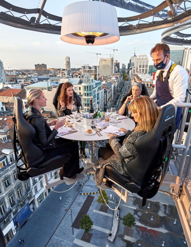 Dinner in the Sky (Photo Credit: dinnerinthesky.be/en)