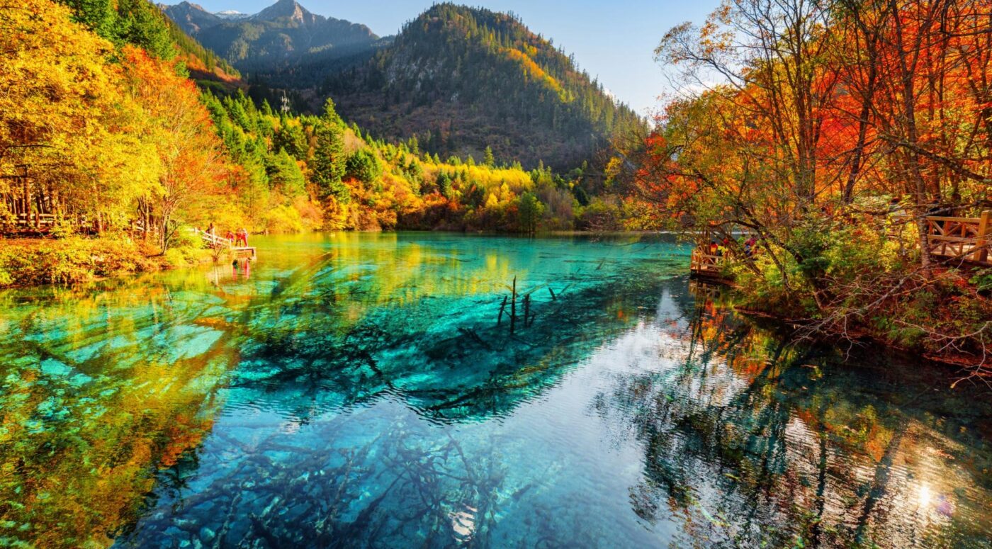 สีสันตระการตาของจิ่วจ้ายโกวในฤดูใบไม้ร่วง (เครดิตรูปภาพ: iStockphoto)