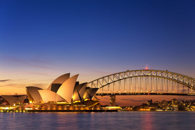 Sydney Opera House ยิ่งดูสวยงาม อลังการ เมื่อมีฉากหลังเป็น Sydney Harbour Bridge (เครดิตรูปภาพ: iStockphoto)