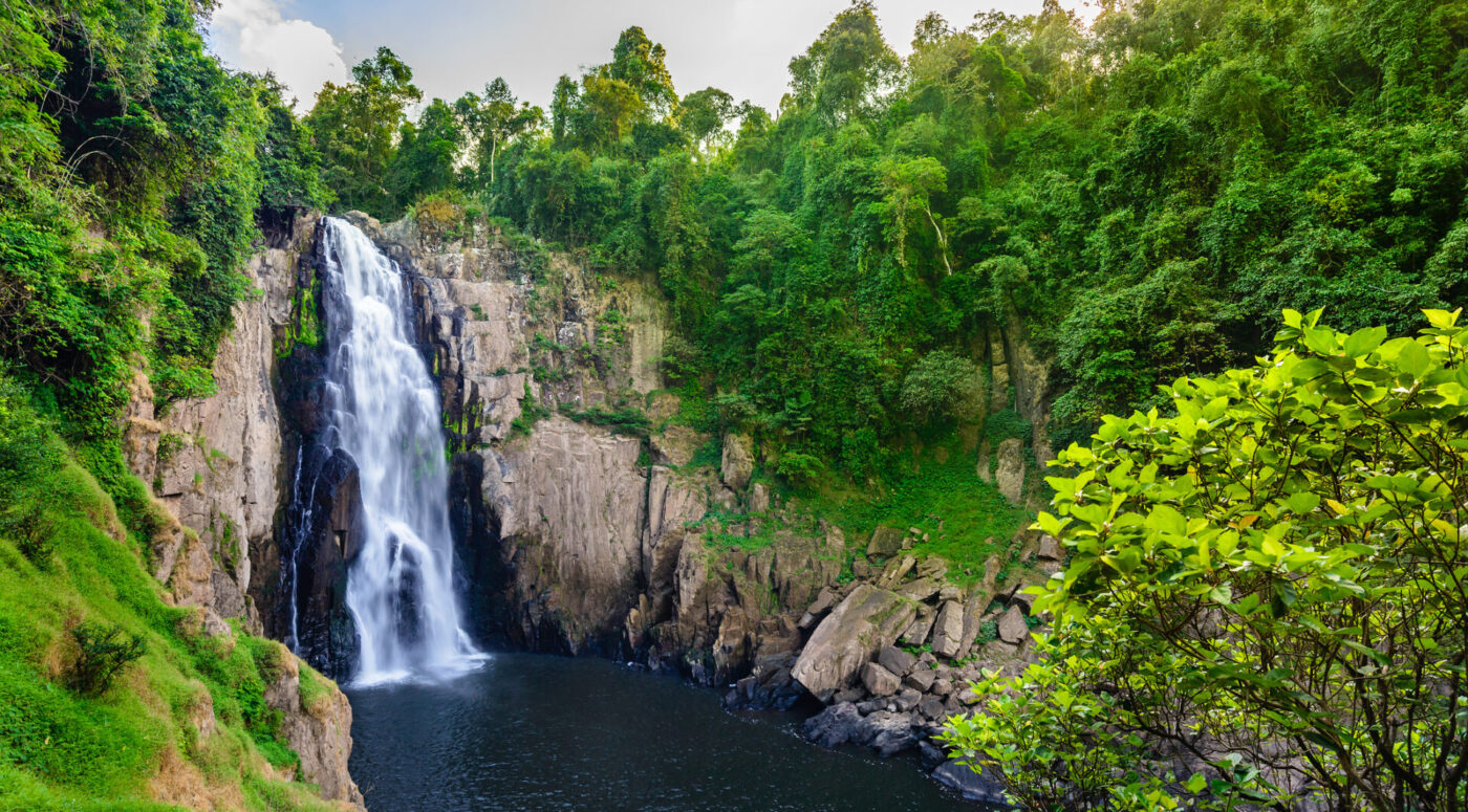 น้ำตกเหวนรก น้ำตกที่ใหญ่ที่สุดแห่งอุทยานแห่งชาติเขาใหญ่ (เครดิตรูปภาพ: iStockphoto)