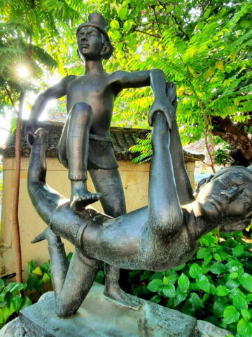 Hermit Statue in Stretching Pose (Photo Credit: iStockphoto)