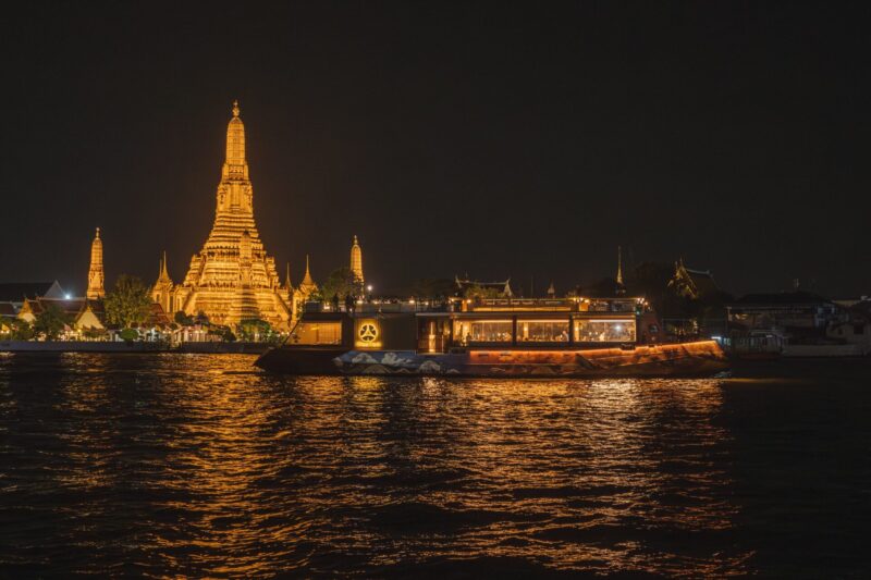 The cruise and the stunning Temple of Dawn.