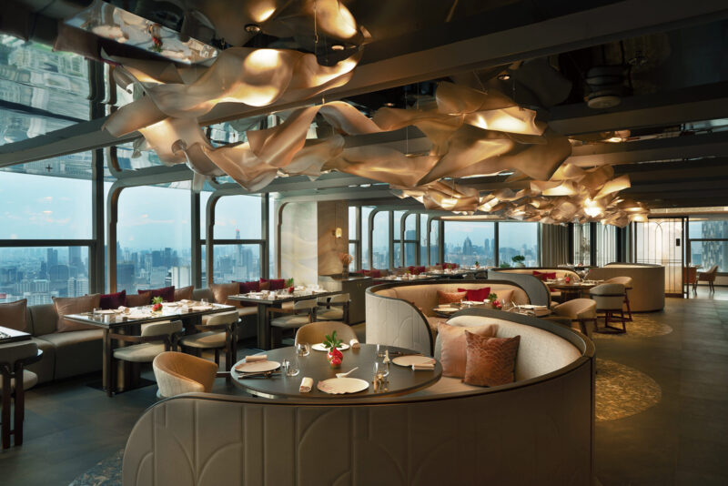 Dining with Bangkok’s skyline.