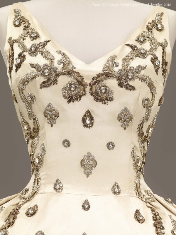 The finest embroidery reflects the legacy craftmanship.