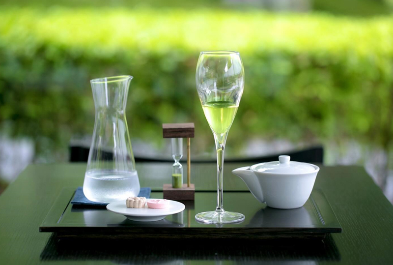Gyokuro green tea. Only tea leaves harvested in the tea fields of Uji City or neighboring farms are used.
