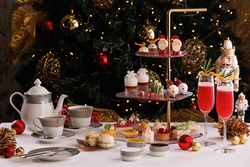 Festive time with a live piano.