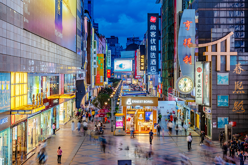 Night view of Chunxi Road, a famous shopping district.