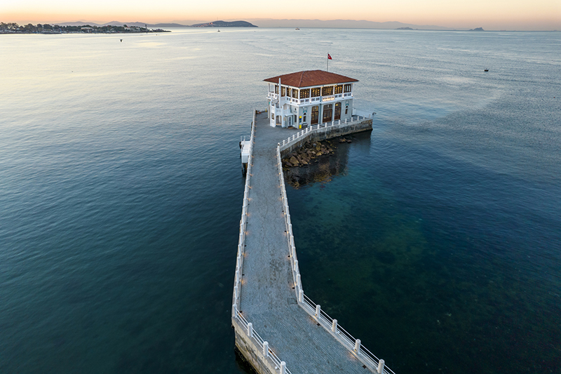 The historical Moda Pier.