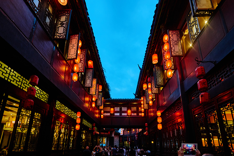 Under the warm glow of red lanterns at Jinli Ancient Street.